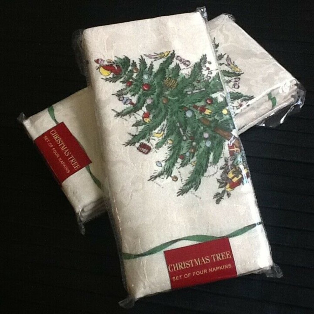 8 brand new Spode Christmas Tree Fabric Napkins w/ GREEN Trim